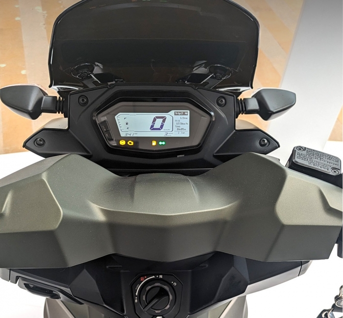 Hero-Xoom-160-4