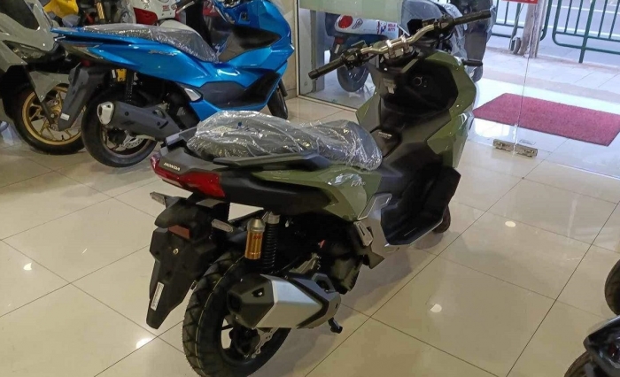 Honda-ADV-160-1