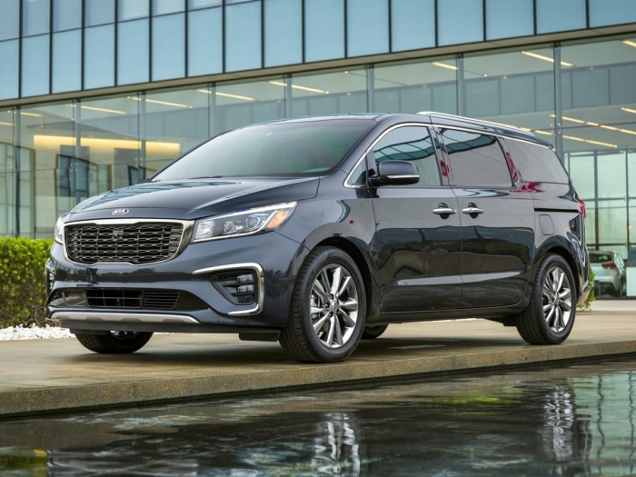 Kia Sedona 2020 thiết kế mới, thể thao, với lớp sơn màu đen bóng