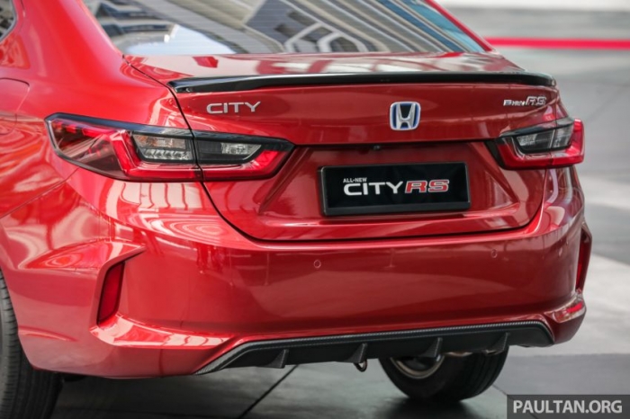 phần đuôi xe Honda City 2020, xe tại Malaysia, màu đỏ
