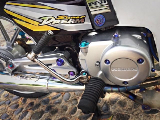 Cho&aacute;ng ngợp với m&agrave;n hồi sinh Honda Dream cực chất khiến triệu người m&ecirc; mẩn