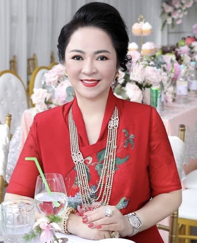 nguyen-phuong-hang-1