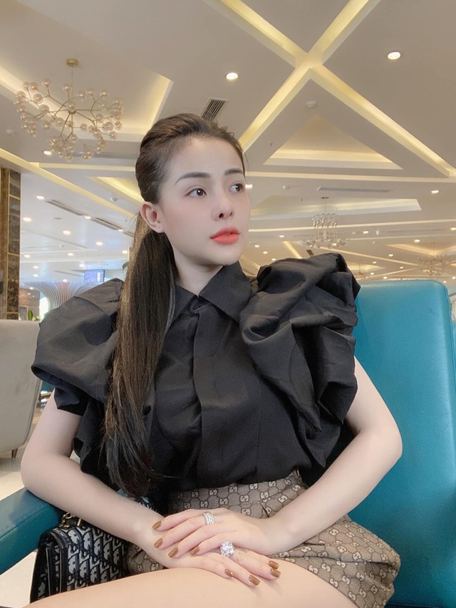 Ngân 98 lại phơi bày vùng cấm không che đậy CĐM nhức mắt chê bộ phận