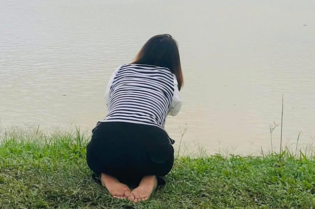 bo-om-hai-con-nho-cau-ben-thuy-5