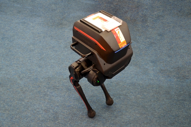 robot-hai-chan-dai-hoc-bach-khoa-1