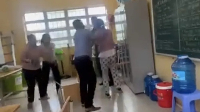 thay-giao-nhan-tin-cho-hoc-sinh-lop-10-3