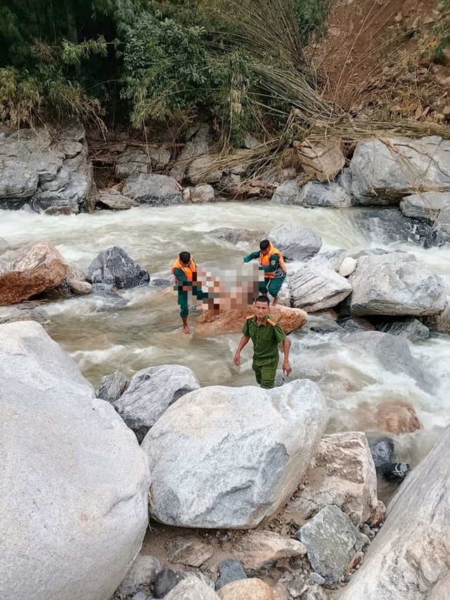 5-em-nho-duoi-nuoc-1