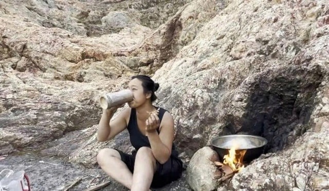 co-gai-tren-dao-hoang-1