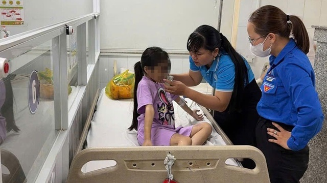 me-va-nguoi-tinh-bao-hanh-chau-be-9-tuoi-2