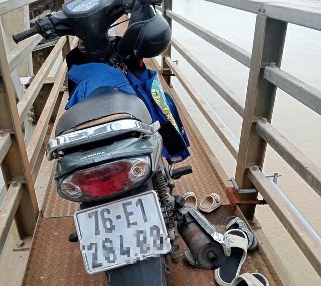 bo-om-2-con-lam-dieu-dai-dot-2