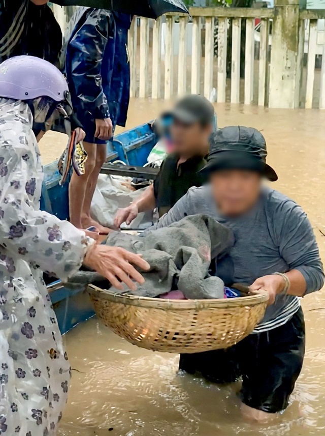 me-va-be-so-sinh-bi-duoi-khoi-tram-y-te-1