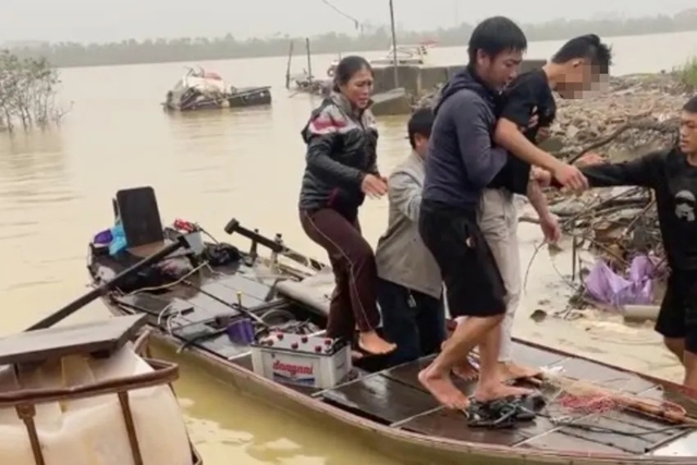 thanh-nien-nhay-cau-ben-thuy-1