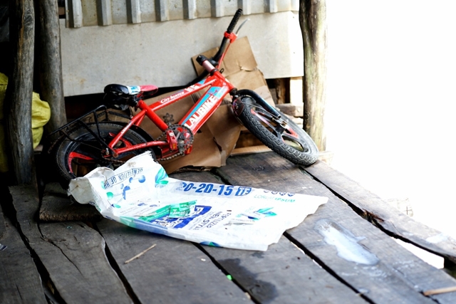 be-4-thang-tuoi-roi-xuong-kenh-6