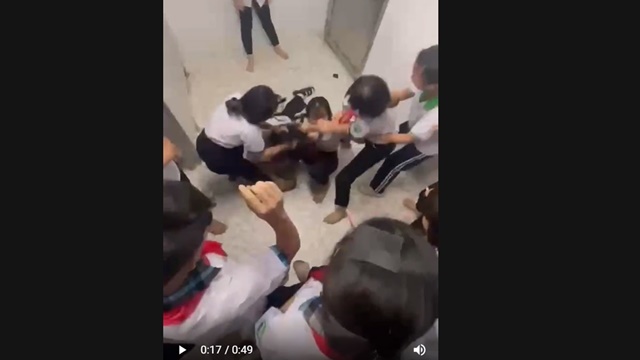 nu-sinh-lop-8-bi-danh-hoi-dong-3