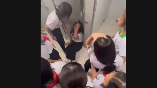 nu-sinh-lop-8-bi-danh-hoi-dong-4