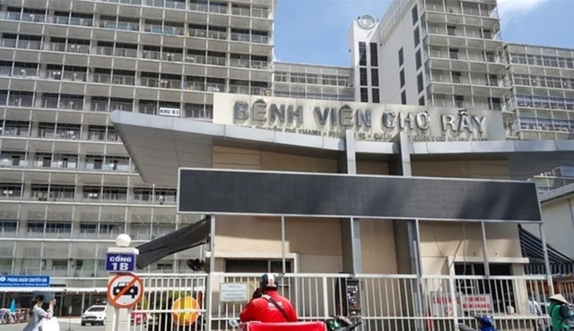 thanh-nien-bi-chem-dut-lia-ban-tay-2