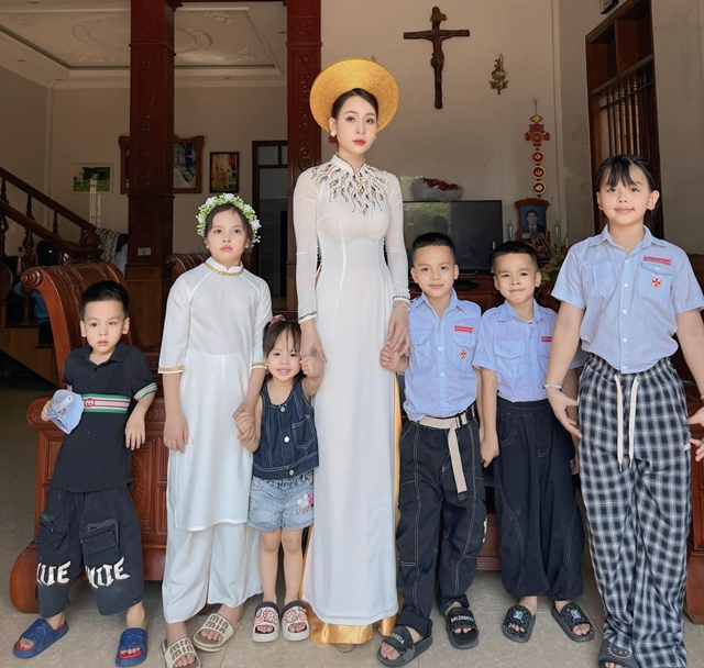 me-34-tuoi-sinh-6-con-3