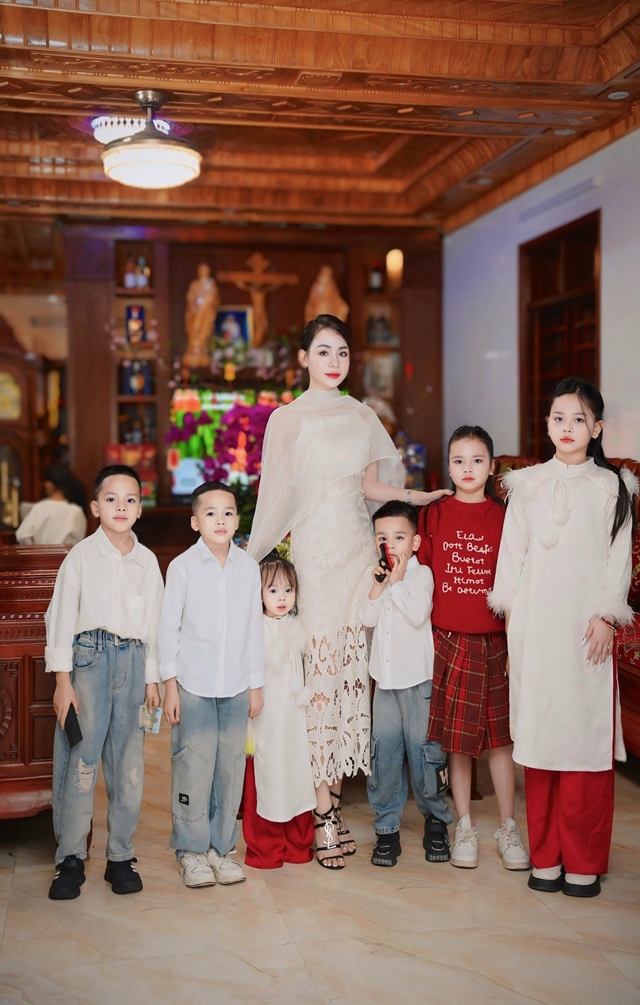 me-34-tuoi-sinh-6-con-4