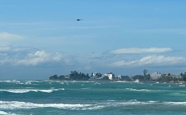 ngu-dan-lao-xuong-bien-cuu-nguoi-3