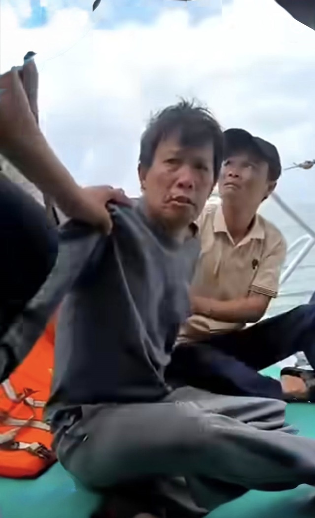 ngu-dan-lao-xuong-bien-cuu-nguoi-4