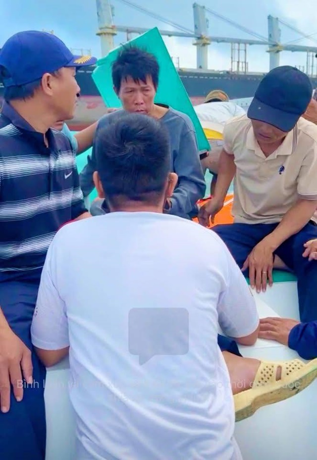 ngu-dan-lao-xuong-bien-cuu-nguoi-8