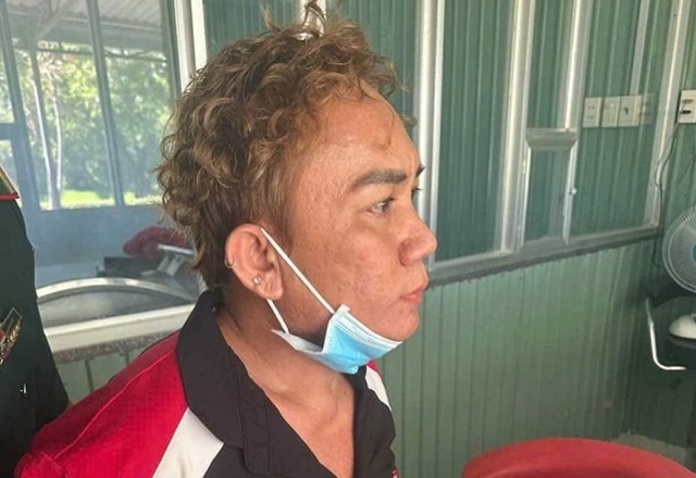 anh-trai-lao-o-to-vao-em-gai-1