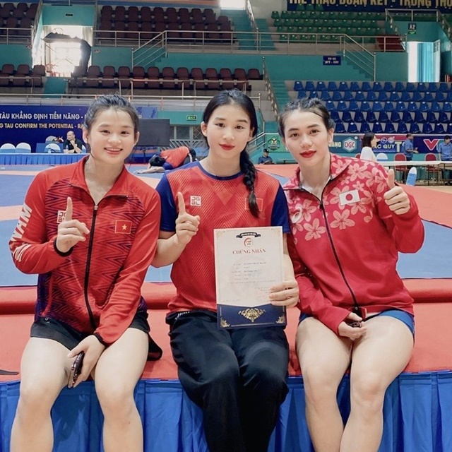 3-chi-em-tham-du-seagames-1