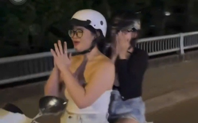 co-gai-tre-chap-tay-lay-khi-lai-xe-3