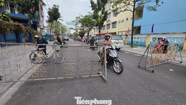 hieu-truong-do-lexus-truoc-cong-truong-2