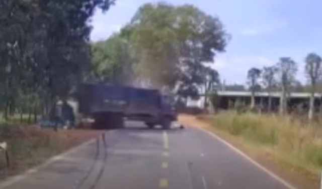 xe-tai-tong-nguoi-di-bo-3