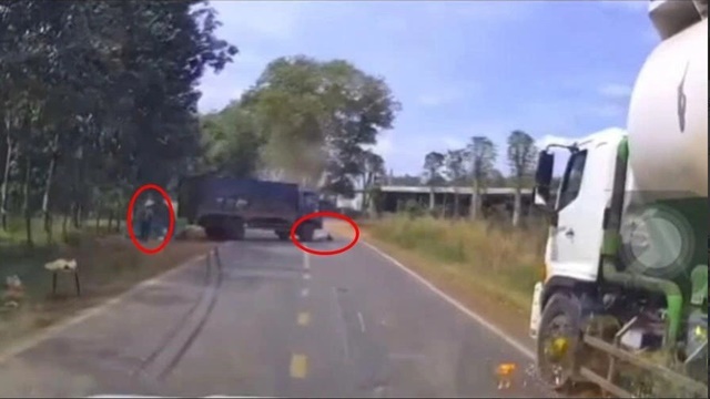 xe-tai-tong-nguoi-di-bo-4