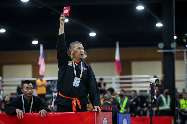 trong-tai-nguoi-lao-3