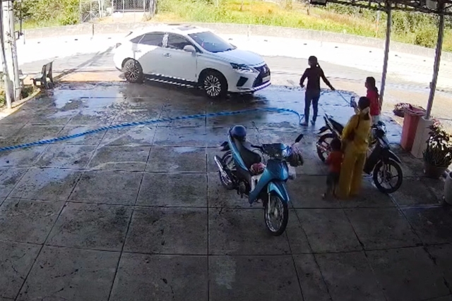 anh-trai-lai-lexus-tong-em-gai-3 (1)