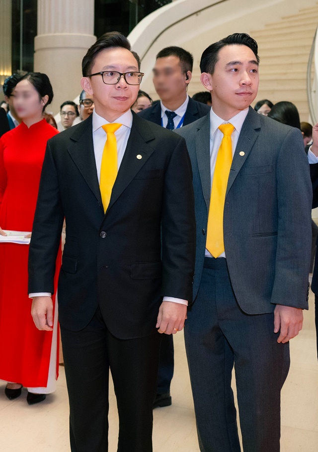 gia-dinh-ty-phu-pham-nhat-vuong-6