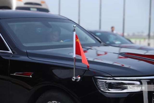 Hongqi-N701-tap-can-binh-3