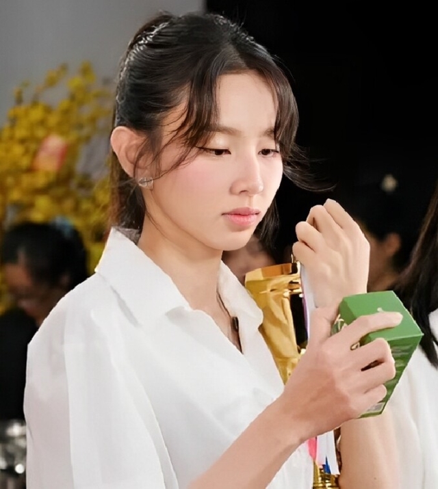 nguyen-thuc-thuy-tien-5