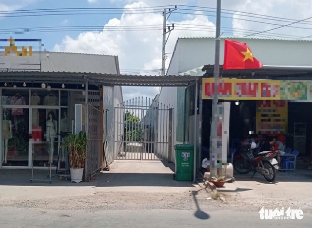 be-10-thang-tuoi-co-nong-do-con-3