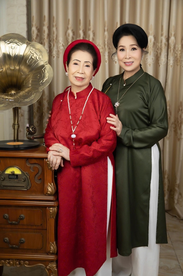 cha-nsnd-hong-van-2