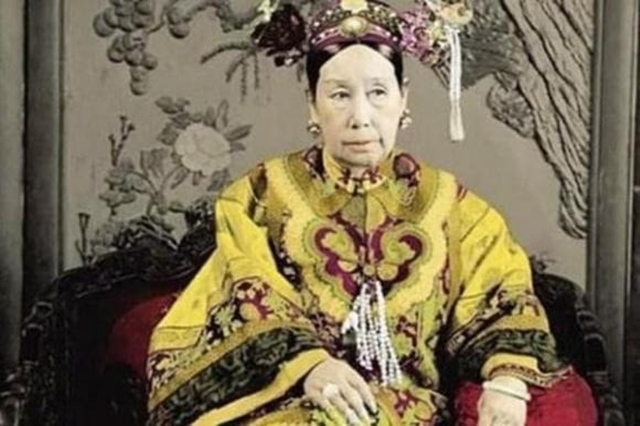 tu-hy-thai-hau-1