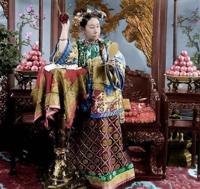 tu-hy-thai-hau-4