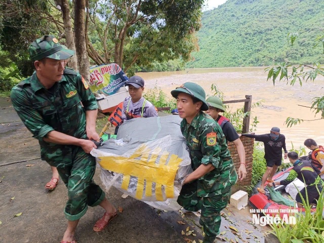 nguoi-phu-nu-bi-mac-ket-3