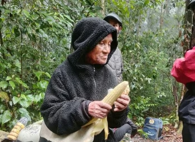 cu-ong-78-tuoi-di-lac-2