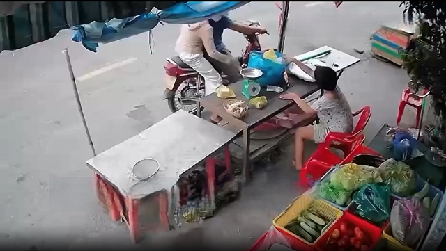 cuop-dien-thoai-cua-nguoi-khuyet-tat-2
