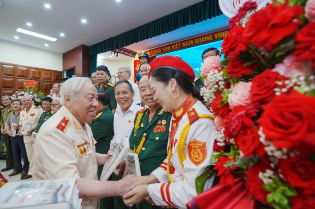 gia-dinh-dac-biet-4