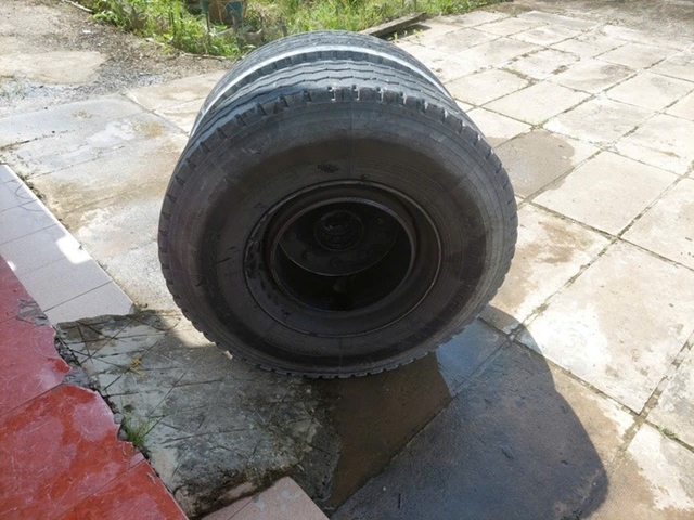 hien-truong-banh-xe-de-trung-2-nguoi-phu-nu-2