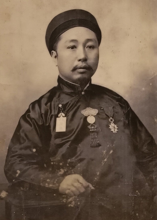 tong-doc-vi-van-dinh-1