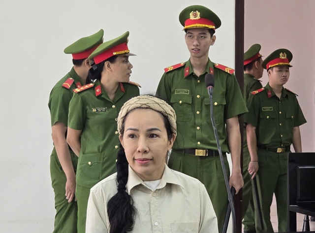 dinh-thi-lan-nguyen-phuong-hang-2