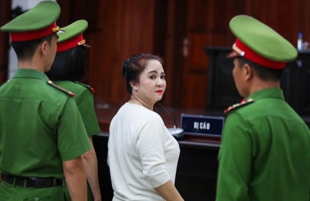 nguyen-phuong-hang-1