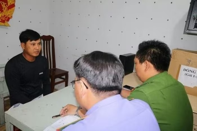 dam-can-bo-cong-an-1