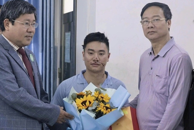 phi-cong-may-bay-quan-su-1